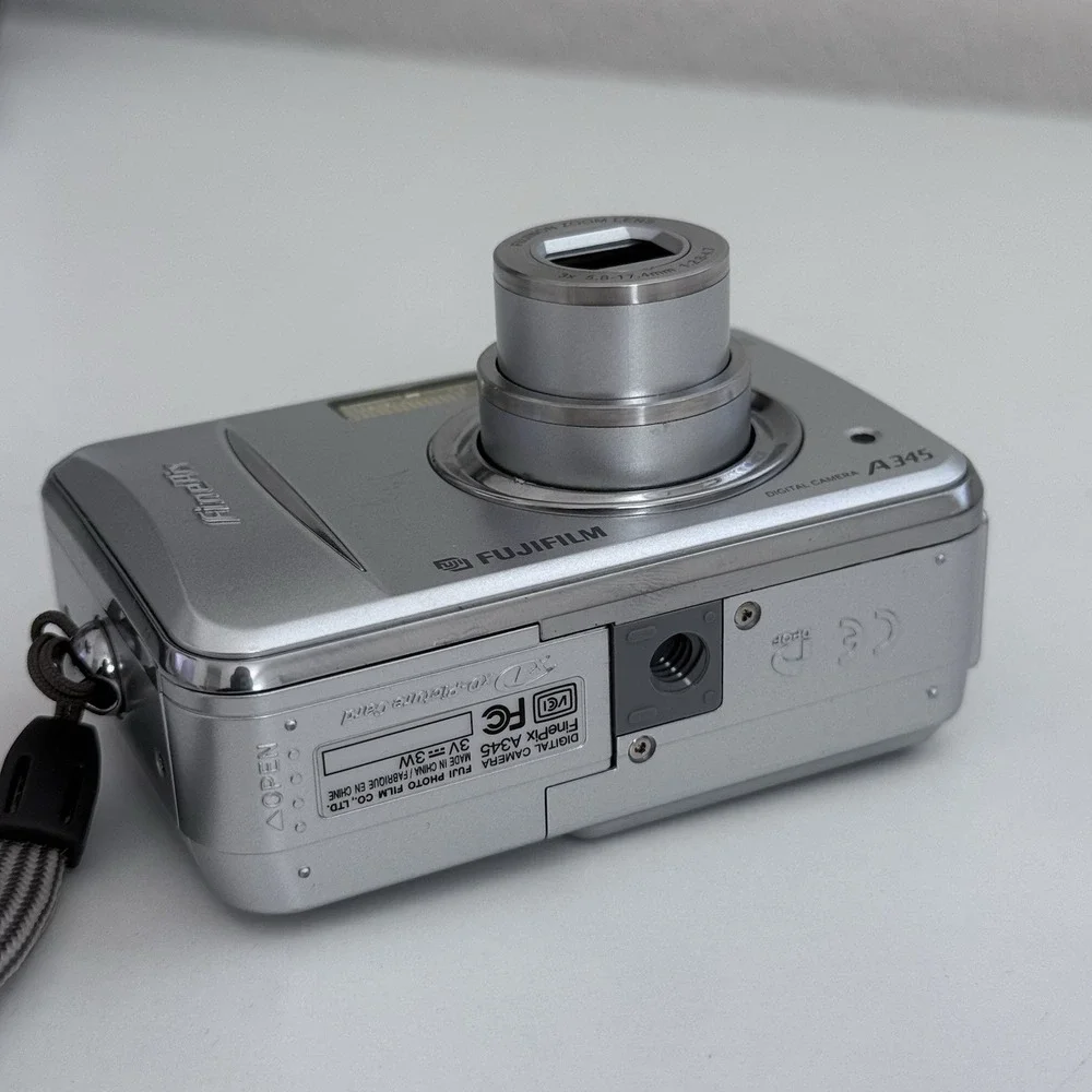 Fujifilm FinePix A345 Digital 4.1MP 3x Zoom Silver CAMERA ONLY *LENS NEED REPAIR